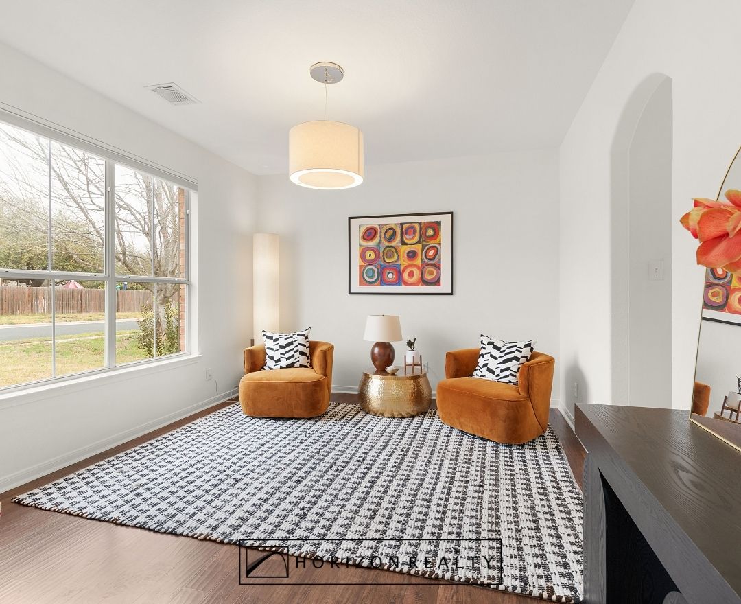 HorizonRealtyTX's tweet image. Horizon Agent, Melanie Anthony just listed this spacious 4 bedroom, 2.5 bath, 2550 sqft home in the heart of Cedar Park. #justlisted #HorizonRealty #forsale #dreamhome #cedarparktx
See website: horizonrealtylistings.com/1910-cupolla-m…