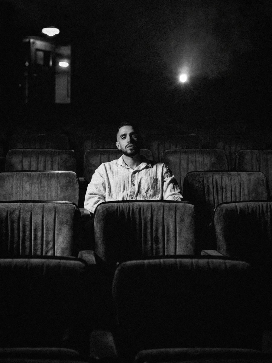 SALIR ENTERO (Legacy Version) 🔴🔵
Disponible el viernes 13 de marzo.

PRE-SAVE (+ adelanto en video oculto) aquí: 
zetazen.es/Salirentero

15th 🎂