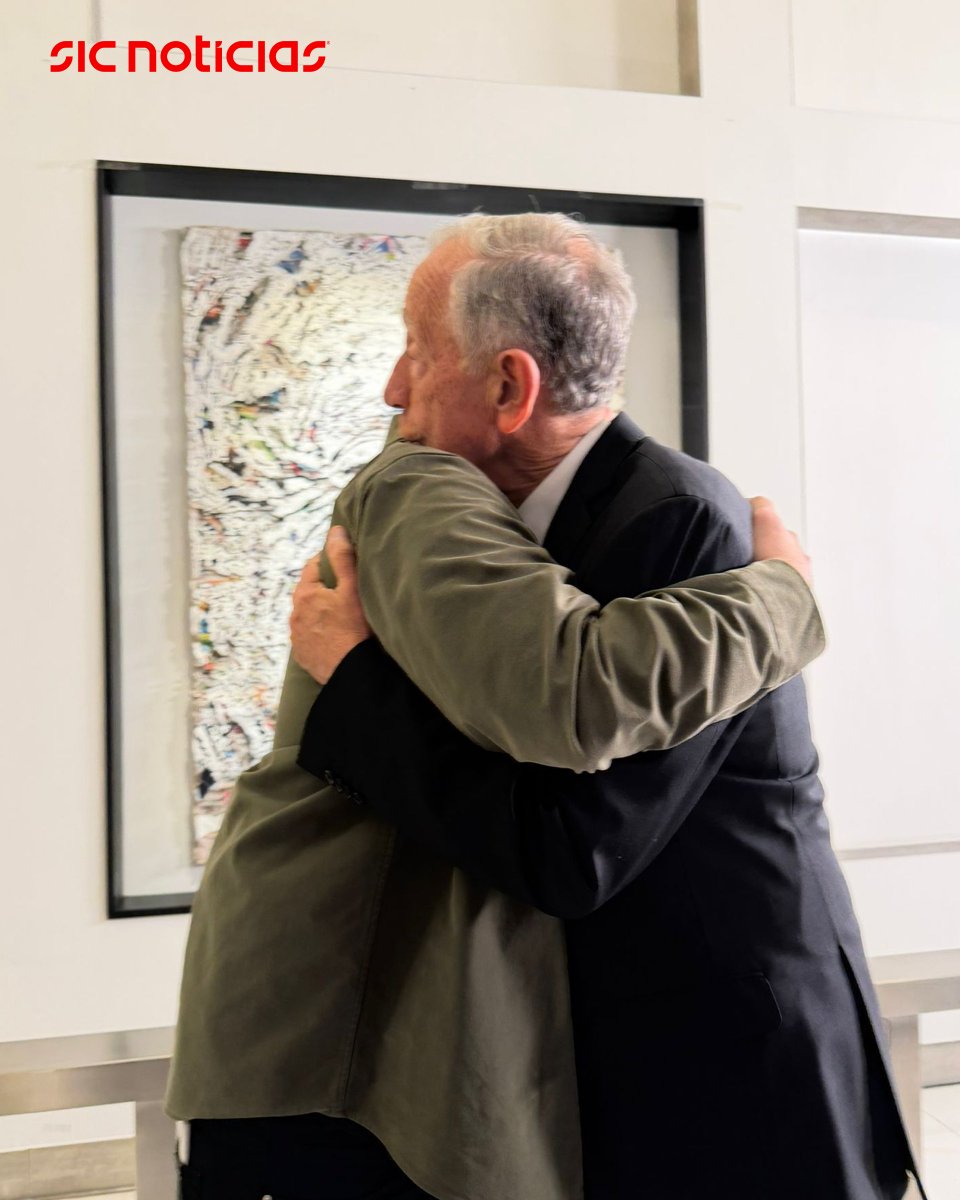 SICNoticias's tweet image. Com a assinatura de Vhils, o quadro oficial de Marcelo Rebelo de Sousa foi criado com uma colagem de jornais nacionais e estrangeiros, com notícias dos últimos 10 anos, os mesmos da sua Presidência. O quadro ficará no Museu da Presidência, em Belém.

Saiba mais em
