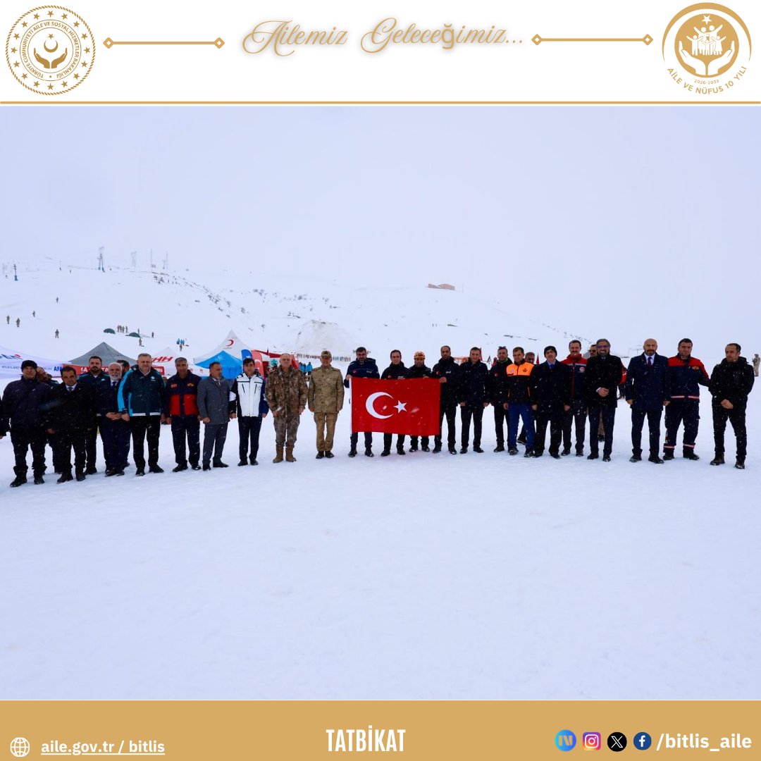 bitlis_aile's tweet photo. 📍Bitlis’te Çığ Tatbikatı Gerçekleştirildi❄️🌨️⚠️

📌 Bitlis’te olası çığ afetlerine karşı hazırlık seviyesini artırmak amacıyla iki aşamalı çığ tatbikatı gerçekleştirildi.

📌 Tatbikatın ilk aşaması, Valimiz Sayın Ahmet Karakaya başkanlığında AFAD İl Müdürlüğü’nde gerçekleştirilen masa başı toplantısıyla başladı. Toplantıda kurumlar arası koordinasyon ve kriz yönetimi senaryoları ele alındı.

📌 İkinci aşamada ise El-Aman Hanı Kayak Merkezi’nde saha tatbikatı icra edildi. Senaryo gereği çığ altında kalan vatandaşlara AFAD, UMKE, JAK, Emniyet ve Kızılay ekipleri tarafından arama kurtarma çalışmaları gerçekleştirildi.

📌 Tatbikatı yerinde takip eden Valimiz Sayın Ahmet Karakaya, afetlere hazırlıklı olmanın can kayıplarını önlemede büyük önem taşıdığını vurgulayarak görev alan tüm kurum ve personele teşekkür etti.

📌 Tatbikata İl Müdür Yardımcımız Veysi Erem ve Psikososyal Destek (PSD) ekiplerimiz de katılım sağladı.
@tcailesosyal @BitlisValiligi