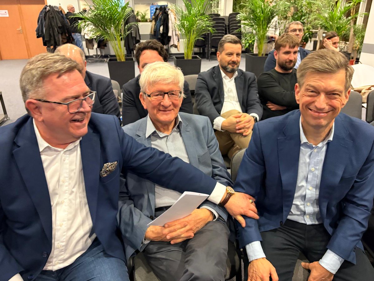 mswitczak's tweet photo. Spotkane wyborcze w #KO.  @MarcinBosacki- świetny program, ogromna wiedza i energia! Powodzenia Marcin!💪👍 https://t.co/0peqBqE7oe