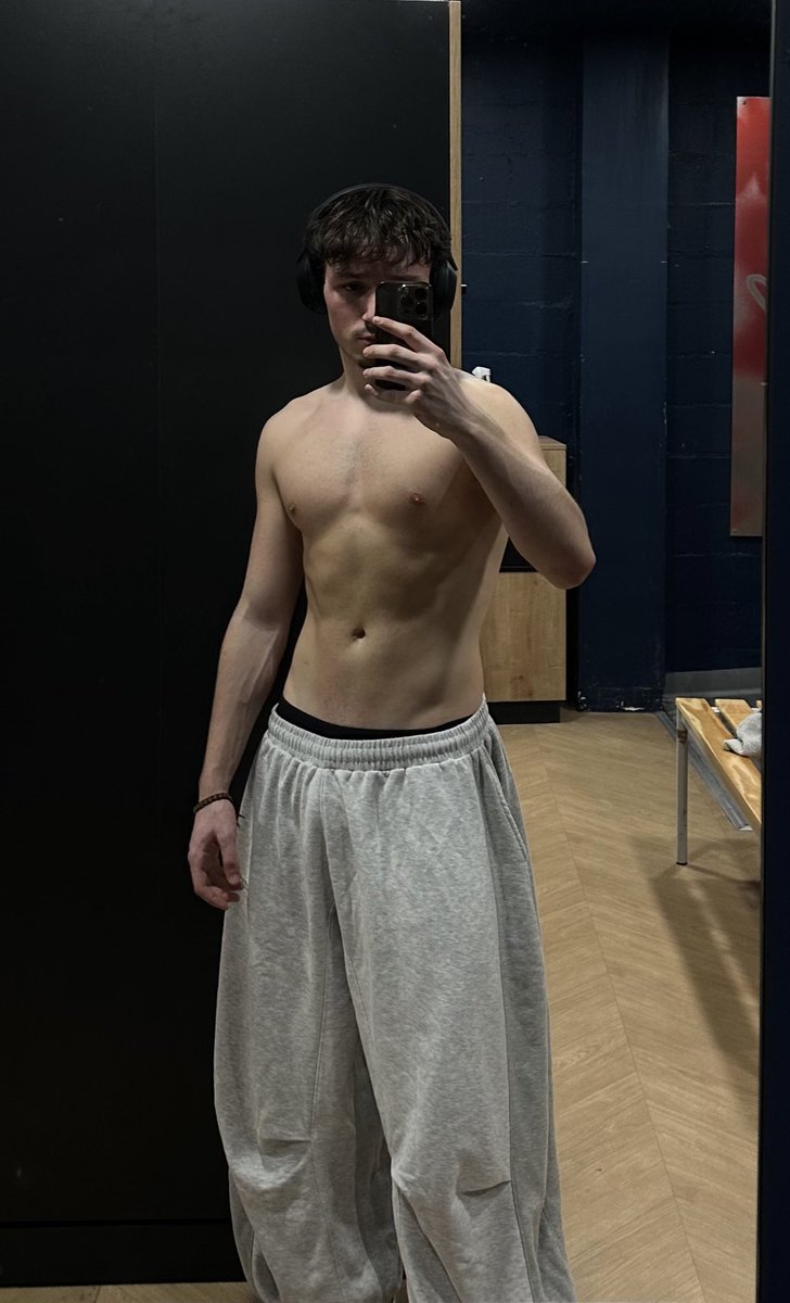 ethan 💋 tweet media