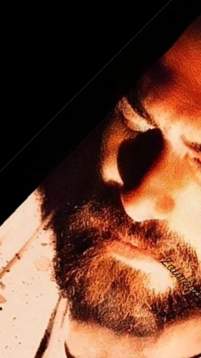 "GECEYE:

Üç gece rüyasında sevdiği kadını görünce, utancından diğer gün pijama değil de takım elbiseyle uyuyan Oğuz Atay,
O gece rüyasında sevdiği kadının nikah şahidi olmuştur..

"İnce düşünen incinir"