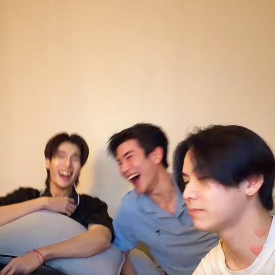 reunión para hablar mal del ex de la amiga