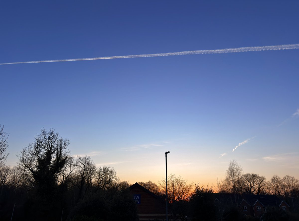 liam_lovell's tweet image. Another stunning #sunset after a cracking spring day. High of 16.2°c in Carlisle making it the warmest day of 2026 so far 🌅☀️#loveukweather #cumbria