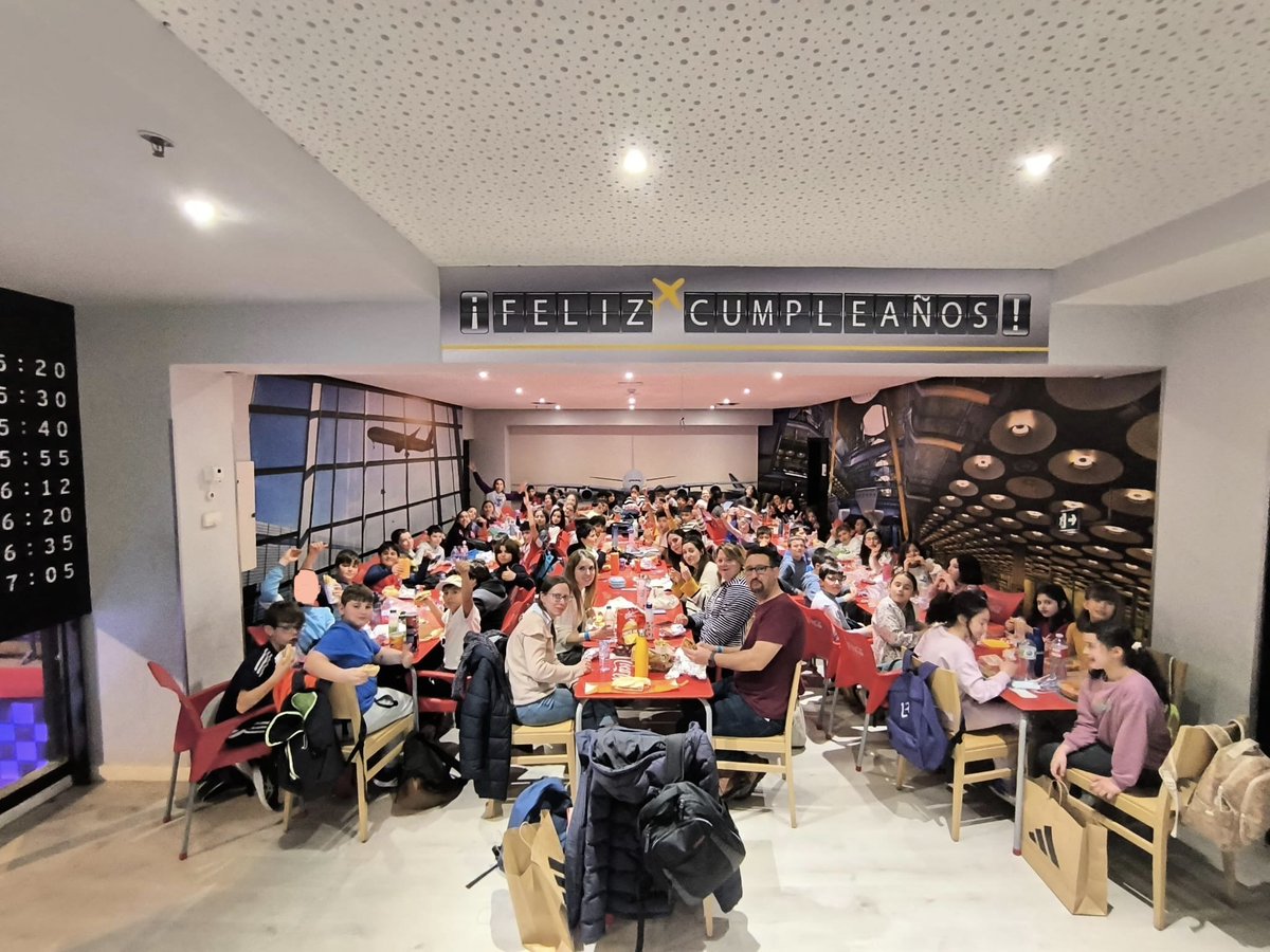 CEIPVdeSacedon's tweet image. 🚍 Excursión a Micropolix

Hoy hemos visitado Micropolix, una ciudad donde nuestros alumnos han podido experimentar distintas profesiones y aprender cómo funciona la sociedad… ¡mientras se divertían!

#Micropolix #ExcursiónEscolar #AprenderJugando #Conexiones2030