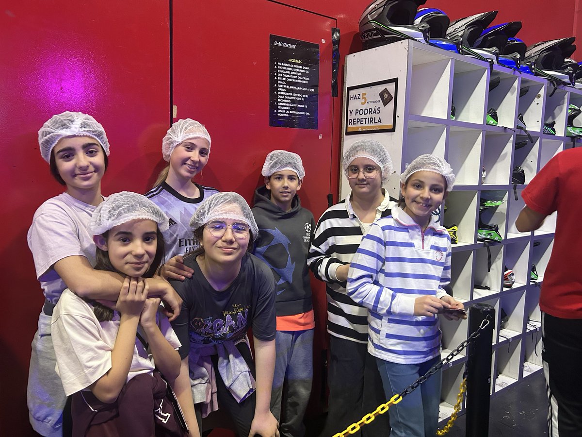 CEIPVdeSacedon's tweet image. 🚍 Excursión a Micropolix

Hoy hemos visitado Micropolix, una ciudad donde nuestros alumnos han podido experimentar distintas profesiones y aprender cómo funciona la sociedad… ¡mientras se divertían!

#Micropolix #ExcursiónEscolar #AprenderJugando #Conexiones2030