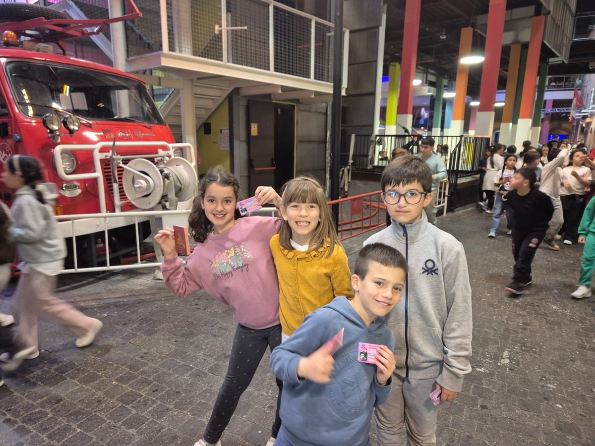 CEIPVdeSacedon's tweet image. 🚍 Excursión a Micropolix

Hoy hemos visitado Micropolix, una ciudad donde nuestros alumnos han podido experimentar distintas profesiones y aprender cómo funciona la sociedad… ¡mientras se divertían!

#Micropolix #ExcursiónEscolar #AprenderJugando #Conexiones2030