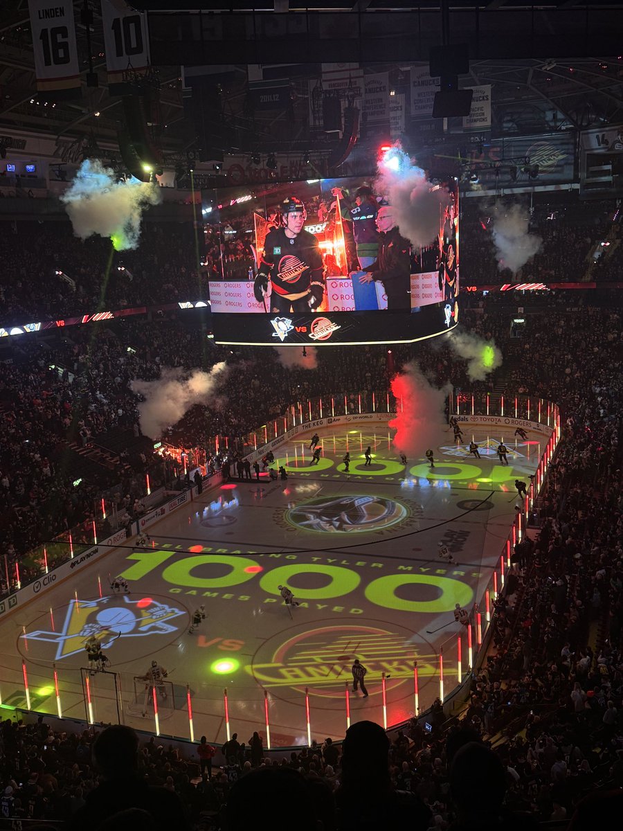 becky 🐋 tweet media