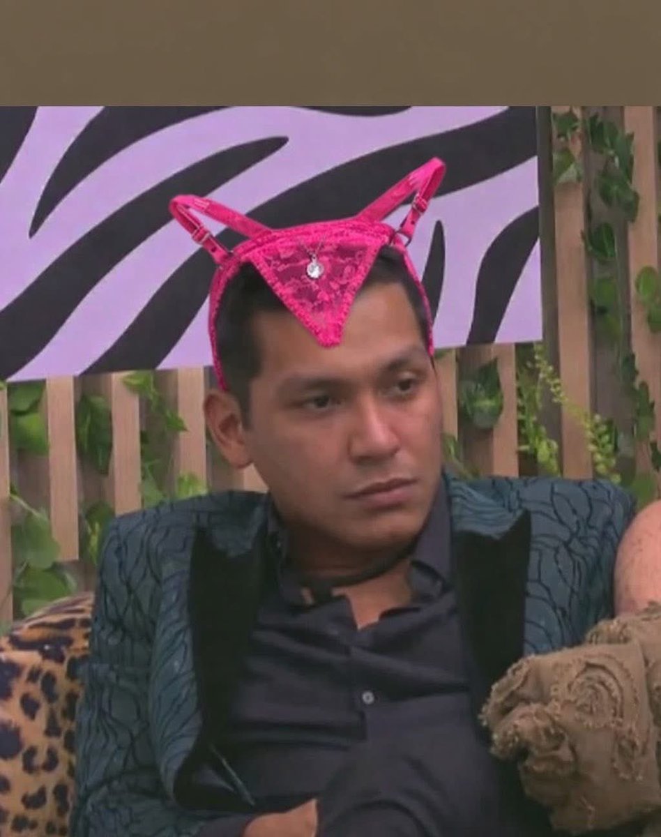 godlessangelsss's tweet photo. De verdad que le di mucho palo a la liendra. Nadie más cansón, egocéntrico y manipulador que este señor #LaCasaDeLosFamososCol3 https://t.co/0NOkw4NgFs