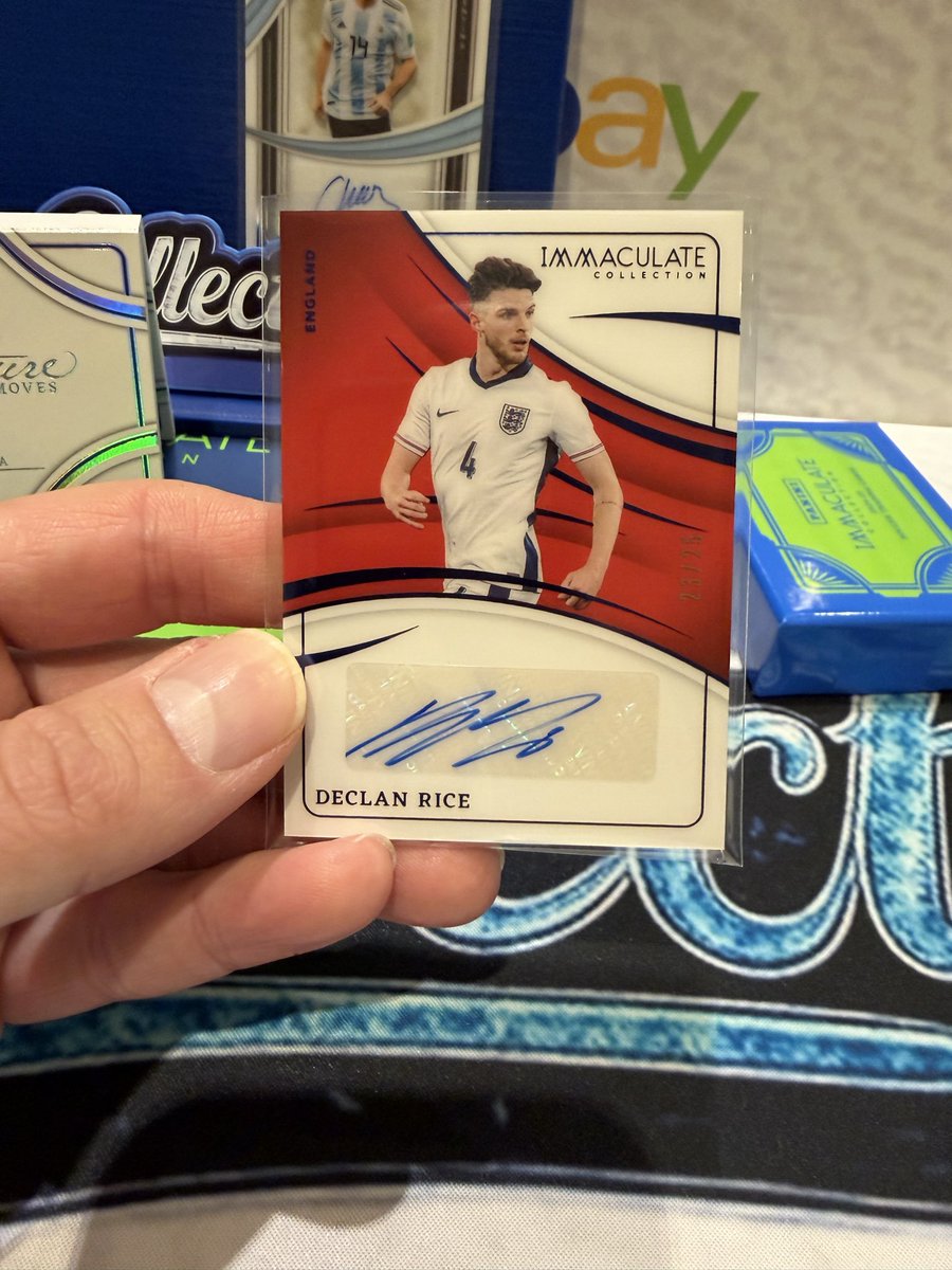 RealLesCards's tweet photo. Huge pull on this evenings break for @LoDustin!

Declan Rice @_DeclanRice /25 https://t.co/FUOPYdkBFT