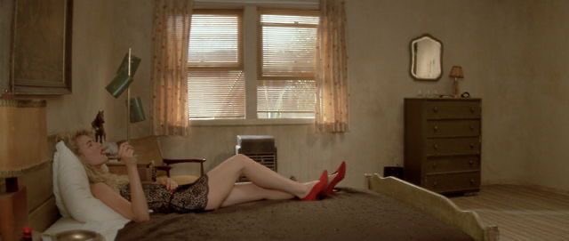 obsessed with laura dern’s outfits in wild at heart