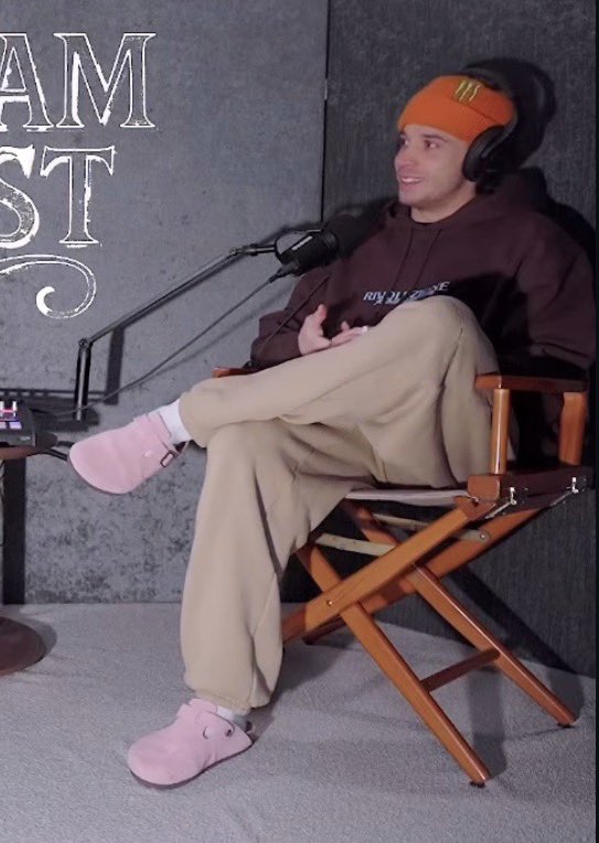 bez i love you with my whole heart but wtf are them shoes 😭😭