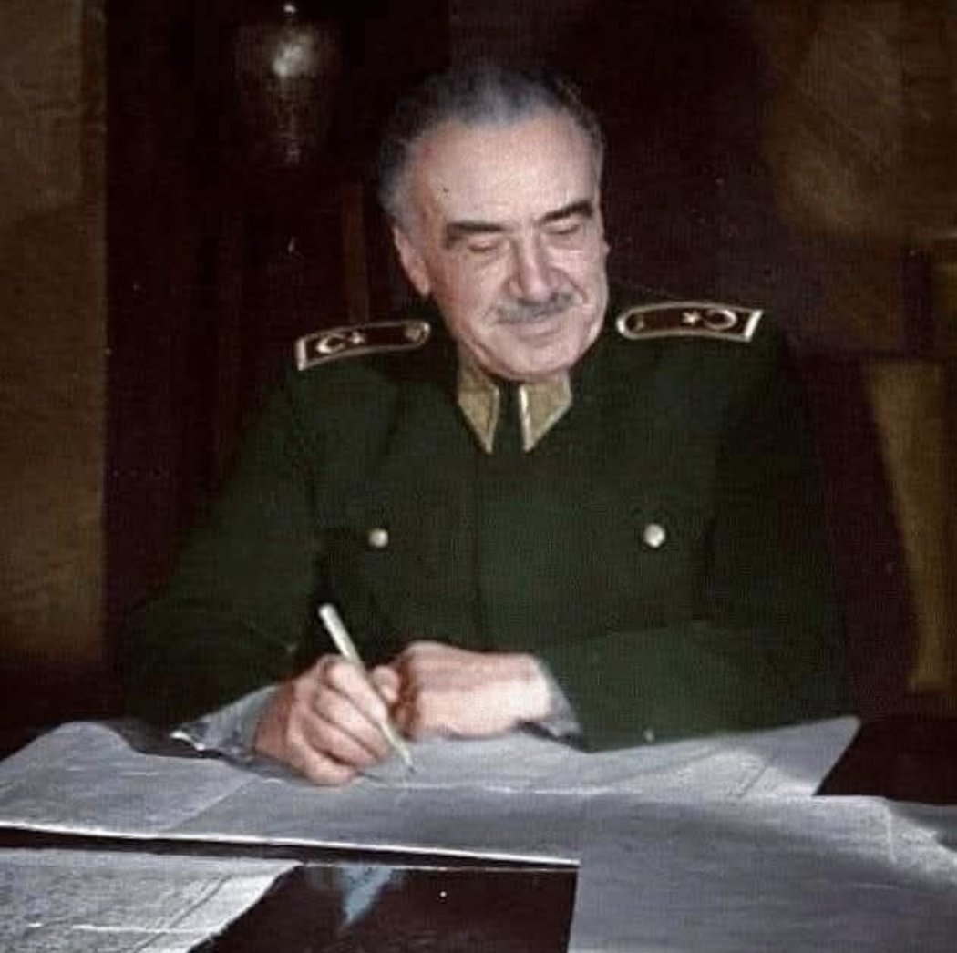 🇹🇷Mareşal Fevzi Çakmak'ın eşi Fitnat Hanım anlatıyor:          
                                                    
   İstanbul o zamanlar yaşanacak hâlde değildi, yabancı kuvvetler Türkleri rahatsız ediyordu. 

Bizim Beykoz'daki ev Fevzi Çakmak’ın Anadolu'ya geçmesinden sonra,