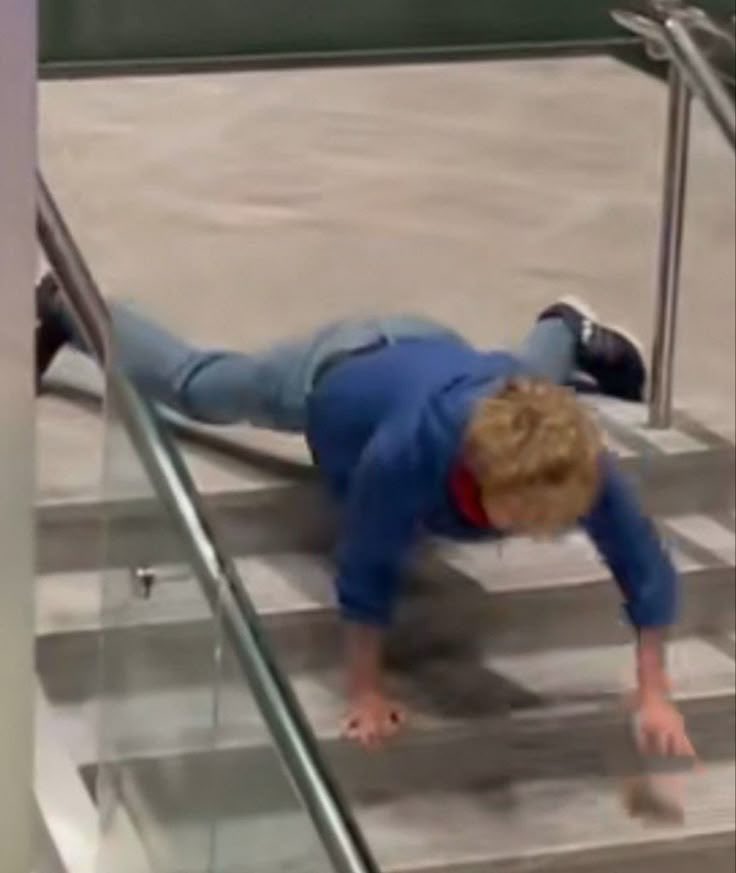 BOOGhostii's tweet photo. @tmmyybtw Literally me crawling to my phone after hearing he uploaded https://t.co/yZ6tHNYJ8q