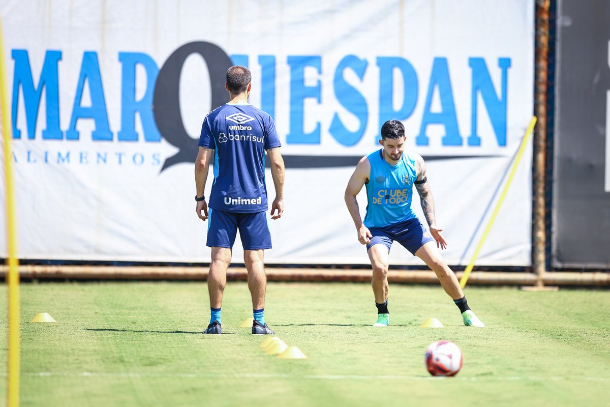 rdimortal's tweet photo. 🇪🇪 VILLA VOLTA AOS TREINOS!

O volante Mathías Villasanti voltou a figurar nos treinamentos no gramado. O retorno ainda é gradual e separado do restante do elenco.

A previsão de volta aos jogos é para o final de abril, entretanto, o atleta será reavaliado durante esse período.

📸 Lucas Uebel