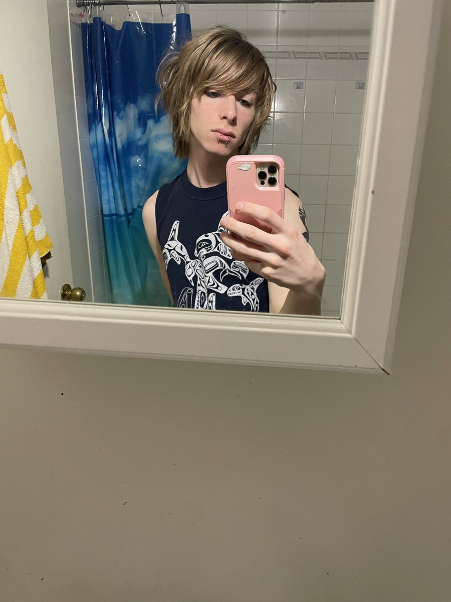 ilovepoop tweet media