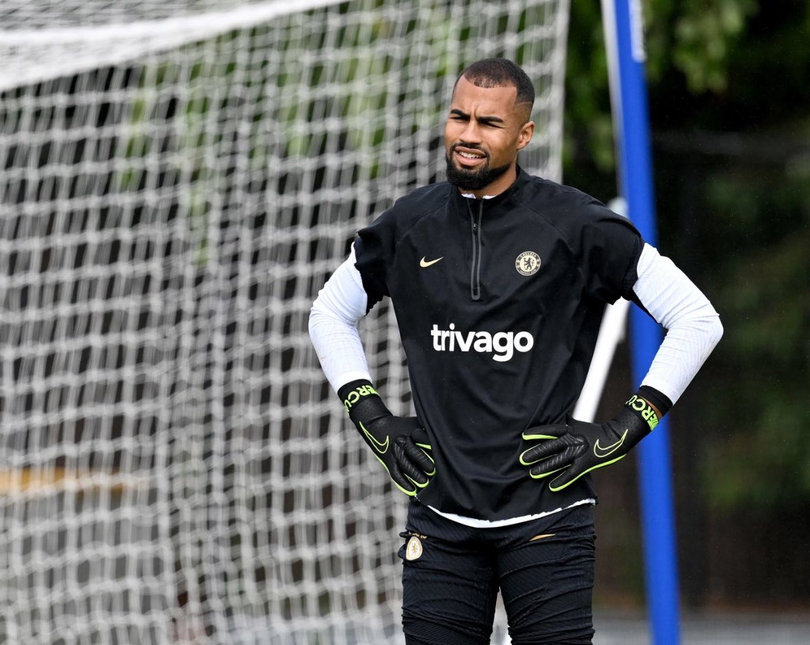 FabrizioRomano's tweet image. 🚨🔄 No injury for Robert Sánchez but a techical decision by Liam Rosenior to play Jorgensen in Chelsea XI tonight.

Sánchez is fit, @kierangill_DM reports.