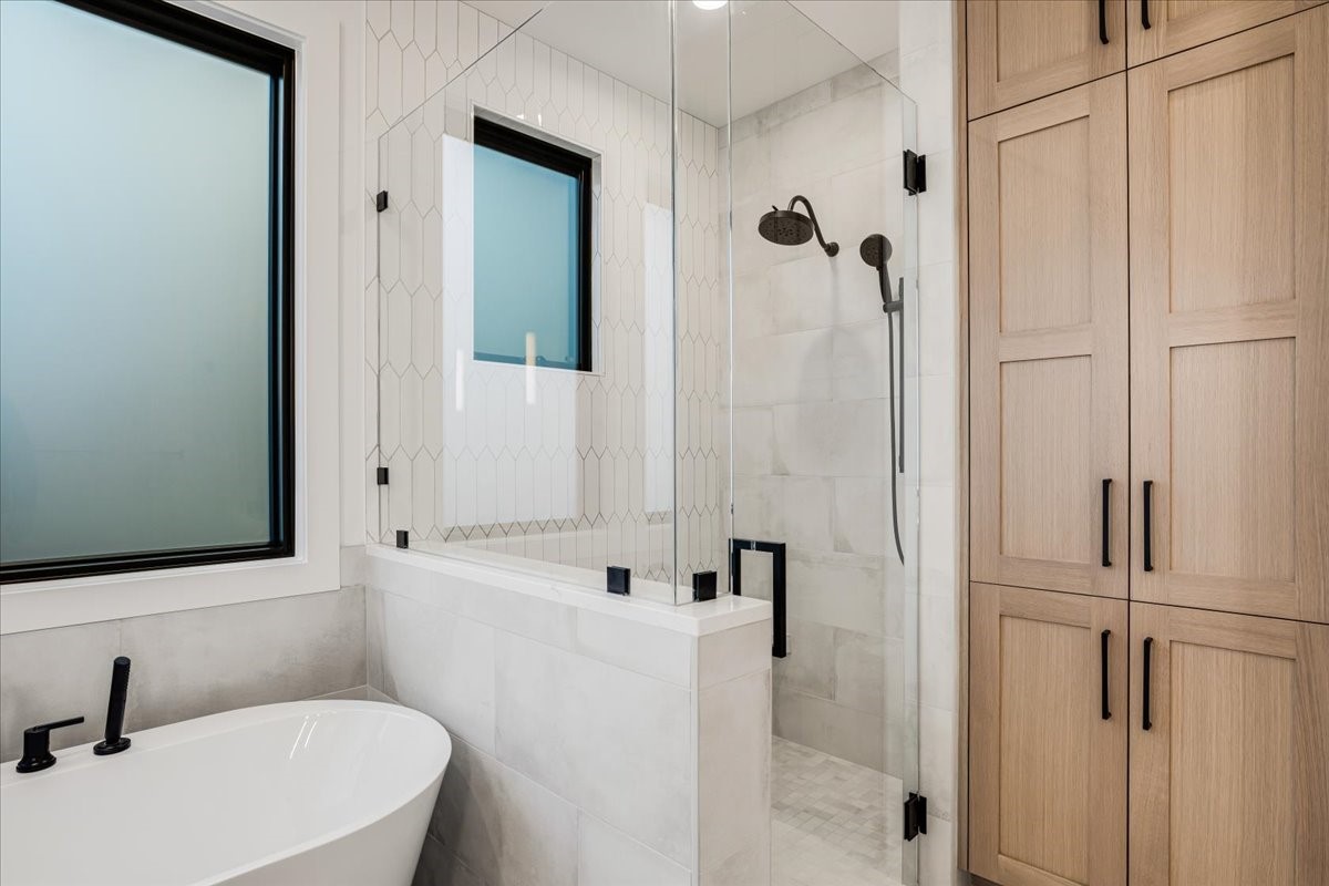 BriansCabinets's tweet image. Every space in your home deserves thoughtful design, and that starts with exceptional cabinetry. ✨

Home/photo: Fusion Home Builders 👏🏻

#interiordesign #madeforyou #custommade #bathroomdesign #pacificnorthwest #westcoast #customcabinetry #design #homedesign #cabinets