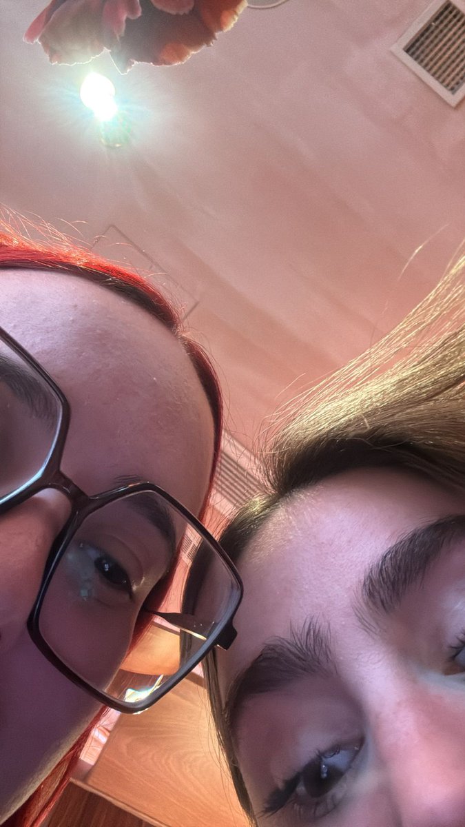 AriaLissloHQ's tweet photo. 📸 — Aria with a fan today !

via @wtteabrams 🫶🏻 https://t.co/GkTuXnBCFG