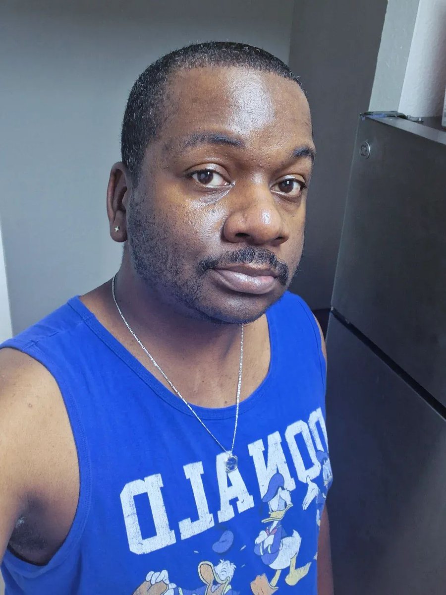 The Black Guy @ Umbrella 🔫 tweet media