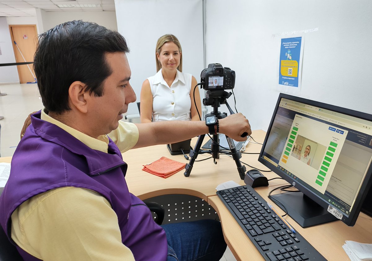 Estefania Poggi destaca el excelente servicio en 📍 #Manta: "Gracias a la atención sin turno de @RegistroCivil, pude renovar mi documento de identidad🪪. 

La atención fue muy ágil y en solo 30 minutos obtuve mi cédula". ⏱️👏
#ElNuevoEcuador🇪🇨