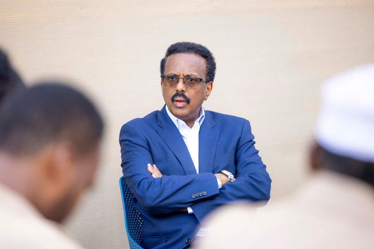 sadiopesa's tweet photo. Manta madaxweynihi hore Runtu so tabsiyay madaxweynaha dalka HSM 

" Madaxweyne manta libaax baa tahy balse hadow bisad haisku badalin"

A wise man says "A cat that dreams of becoming a lion must lose its appetite for rats". 

It's our time to save the nation 
@M_Farmaajo https://t.co/iDKXjDrWrp