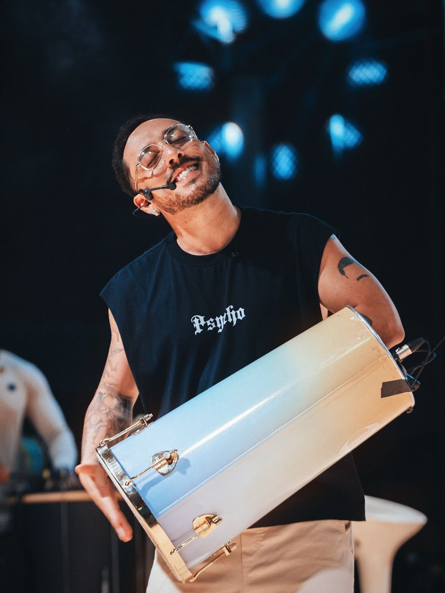 luispagodinsta's tweet photo. E tem um detalhe importante na estratégia:

O Akatu trabalhou mais de uma versão da música. Cada vídeo ajudou a levar “Complicado” para públicos diferentes.

Resultado?

A música não explodiu de uma vez. Ela cresceu constante. E isso cria sucesso duradouro. https://t.co/38pXWAQwP9