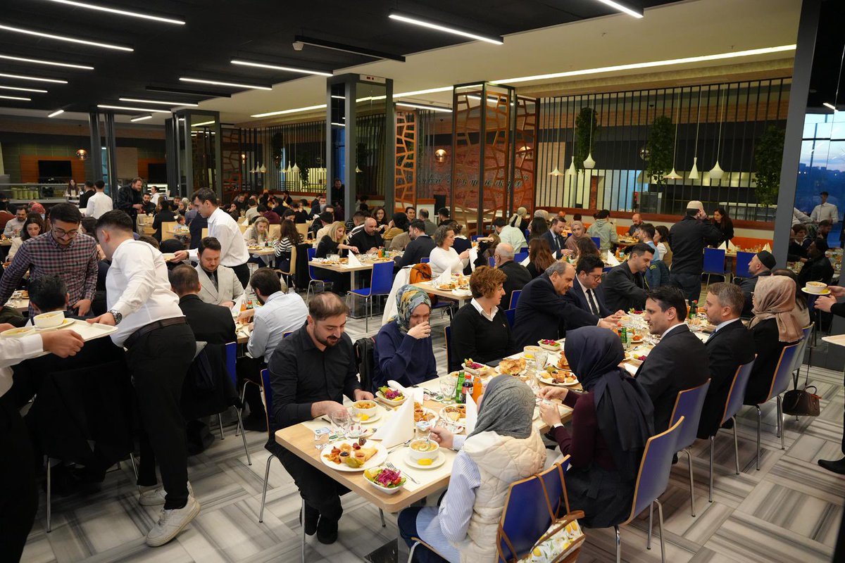 erkamtuzgen's tweet photo. Vadi’deki yol arkadaşlarımızla iftar sofrasında buluştuk��

Aynı hedeflere inanan, aynı sorumluluğu omuzlayan bir ekibin parçası olmak büyük bir kıymet. Bu birlik oldukça, kurduğumuz hayaller de daha güçlü bir şekilde yol bulacak.

Ramazan hepimize huzur, bereket ve güç versin.🤲🏻 https://t.co/CQ4FinUlJJ