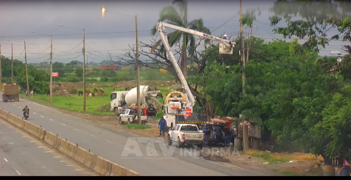 #ATVInforma l  

Se visualiza a personal de <a href="/CNEL_EP/">CNEL EP</a> realizando trabajos de mantenimiento en luminarias en la Av. Miguel Yúnez Zagia. (Ingreso a Barranca)

Recuerde que hay obstáculos en la vía por los trabajos en ejecución, por favor conduzca con atención.