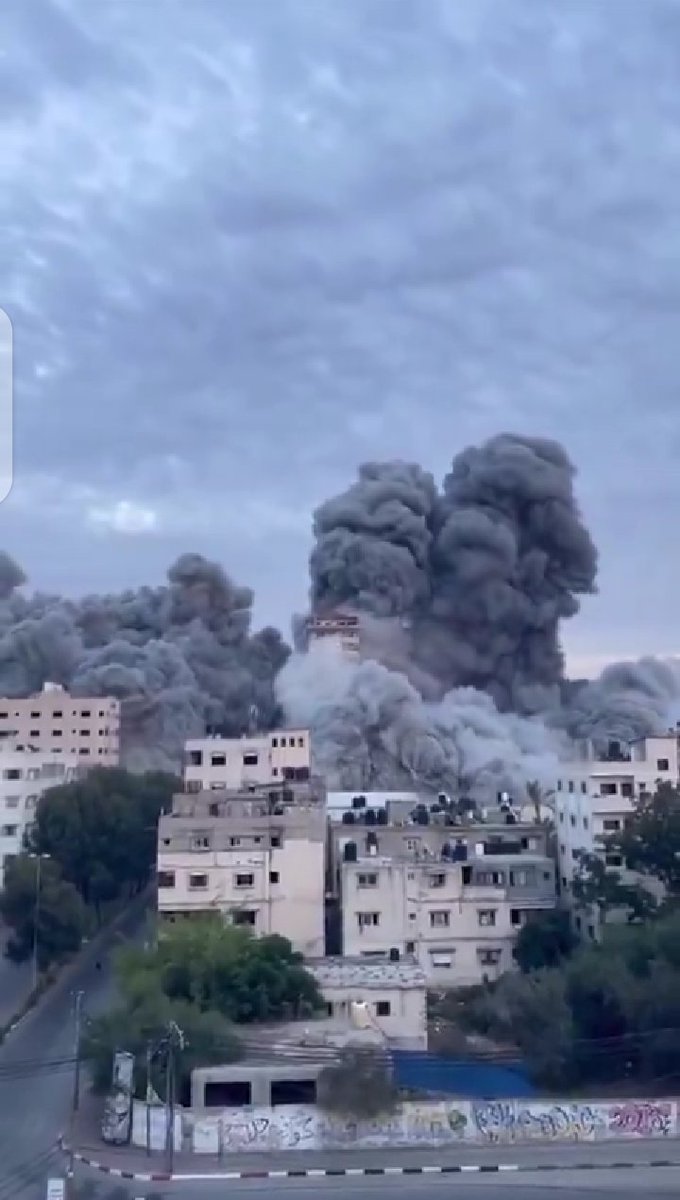 یہ غزہ نہیں  اسرائیل کا شہر تل ابیب ہیں
یہ منظر دیکھ کر اگر آپکو سکون ملا ہے اسکو پوسٹ کو لائک کریں
کہ کتنے لاکھ لوگ اس تباہی پر خوش ہیں