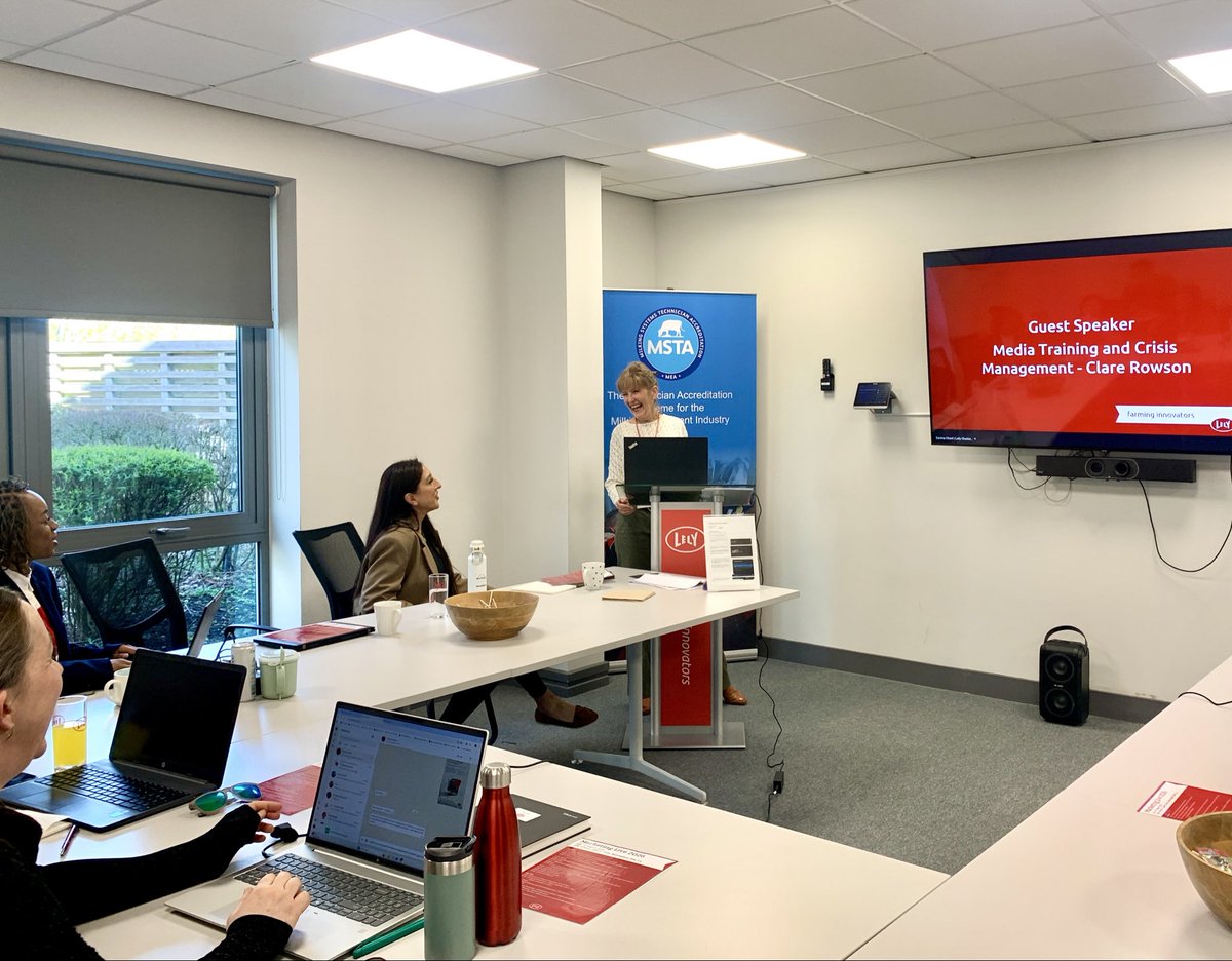 Clare Rowson tweet media