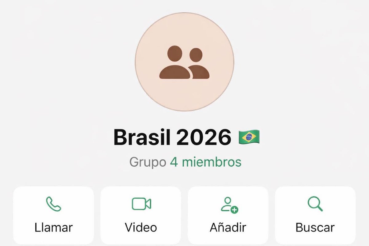 Yo echandole agua al shampoo para que rinda.

Mis amigos: