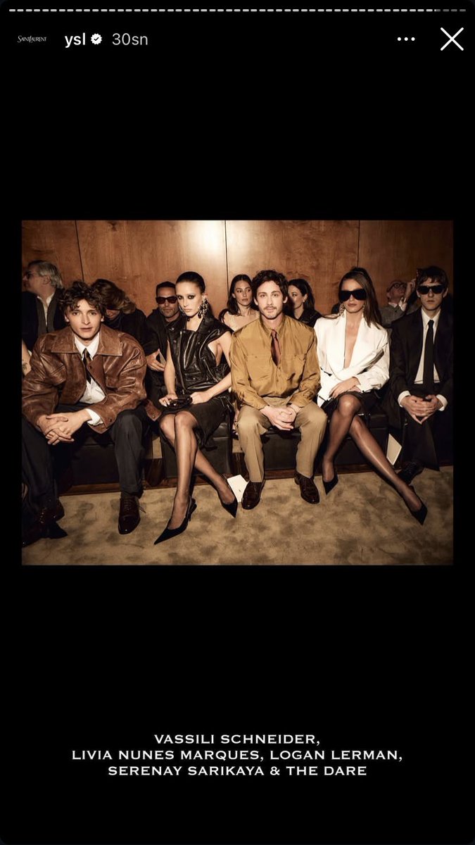 Saint Laurent, Paris Moda Haftası kapsamında düzenlenen YSL 2026 Kış defilesine katılan Serenay Sarıkaya’nın fotoğrafını resmi Instagram hesabında paylaştı❤️‍🔥
#SerenaySarıkaya
#YSLxSerenaySarıkaya
#SaintLaurentPFW26