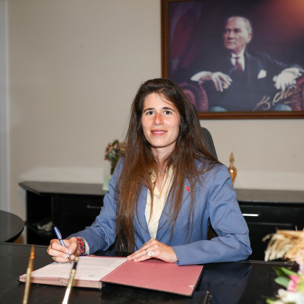 Çeşme Belediye Başkanı Lal Denizli'nin kan, idrar, saç ve tırnağından alınan örneklerle yapılan uyuşturucu testlerinin tamamı negatif çıktı.