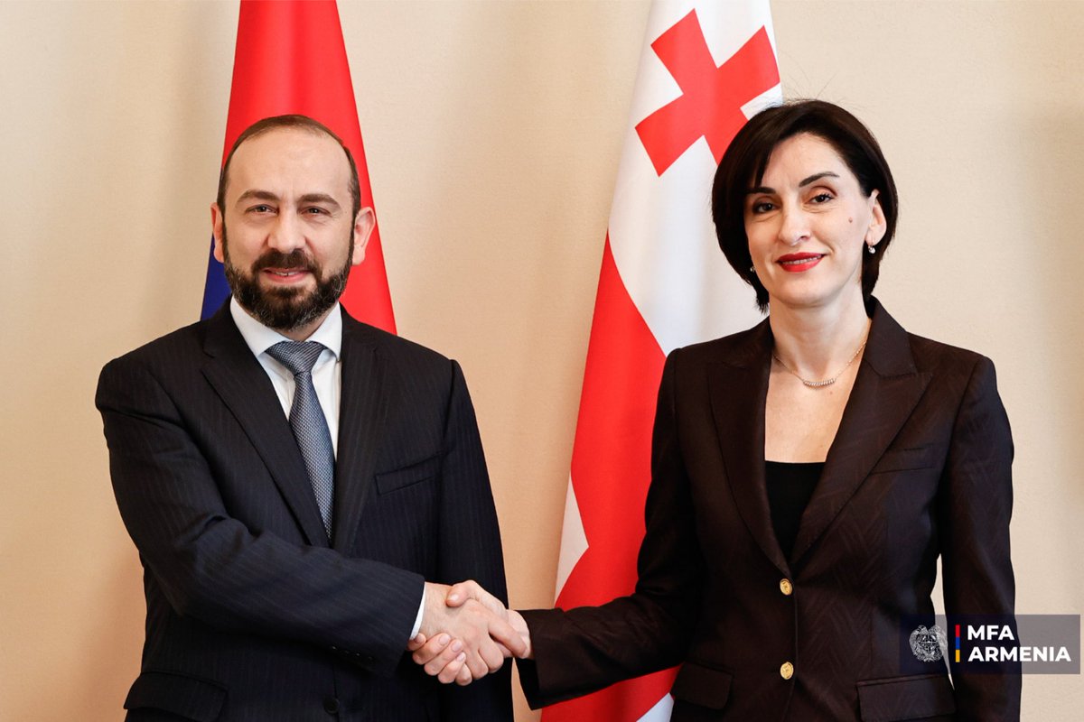 AraratMirzoyan's tweet photo. Good to meet @MakaB__. Discussed 🇦🇲-🇬🇪 strategic agenda, emphasizing that successful holding of Intergov Commission reflects our dynamic partnership.

We value our engagement on multilateral fora.

Touched upon situation in #MiddleEast,stressing importance of peaceful resolution. https://t.co/YPkwOlP5Bk