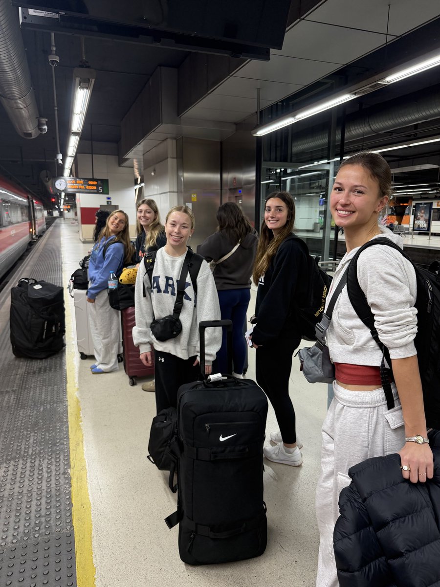 MercerWSoccer's tweet image. Day 5 travel 🚄🏞️💘 (2/2)

#GOBEARS | #MUWS | #Spain