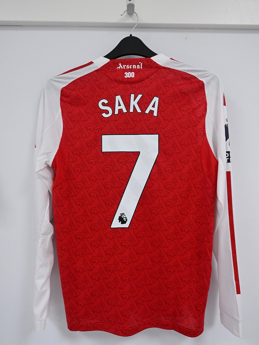 Bukayo Saka’s special kit to commemorate his 300th appearance for Arsenal tonight. ❤️