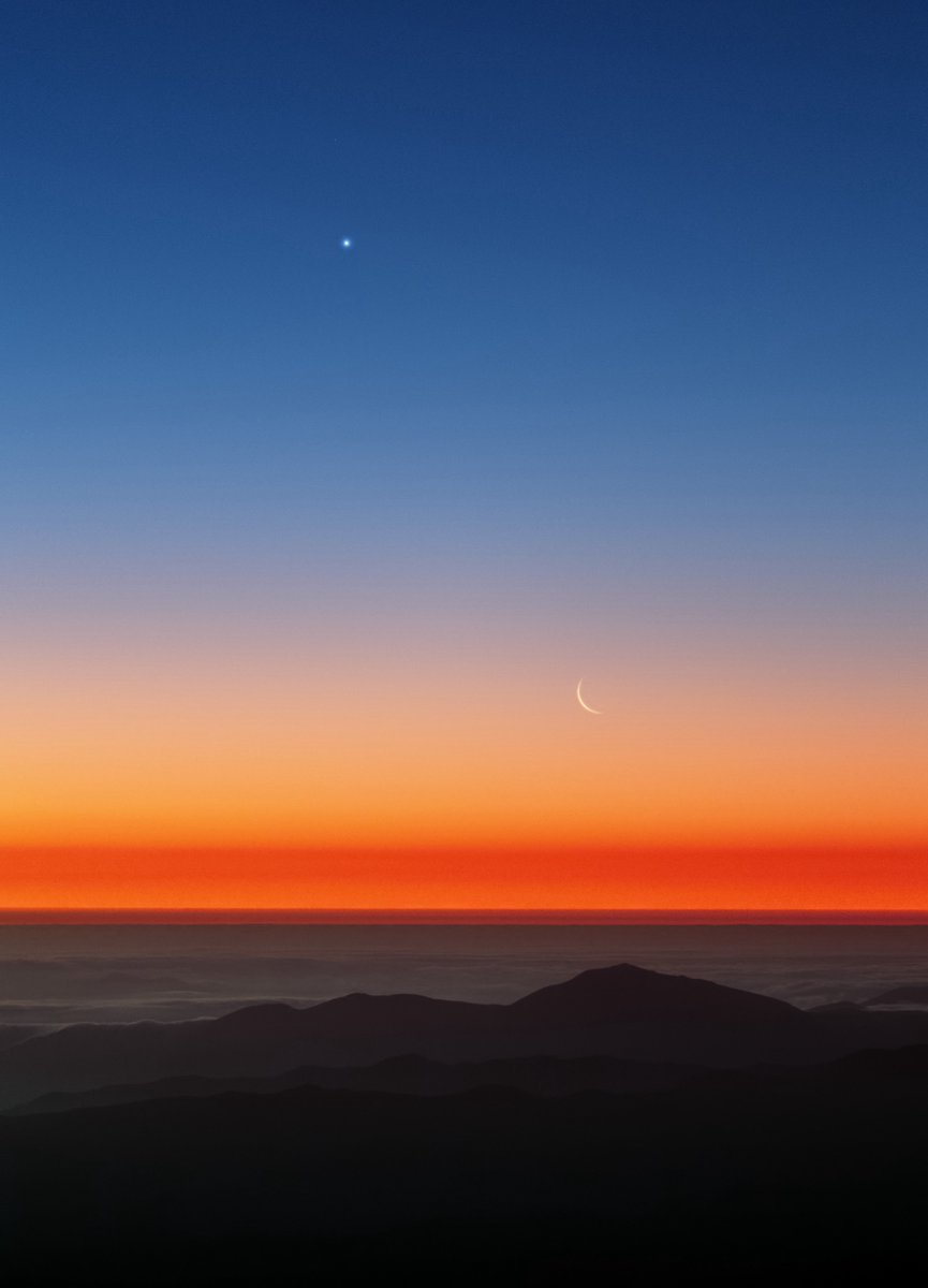 astro4pics's tweet photo. Moon and Venus at sunset https://t.co/YgNSBgIs7O