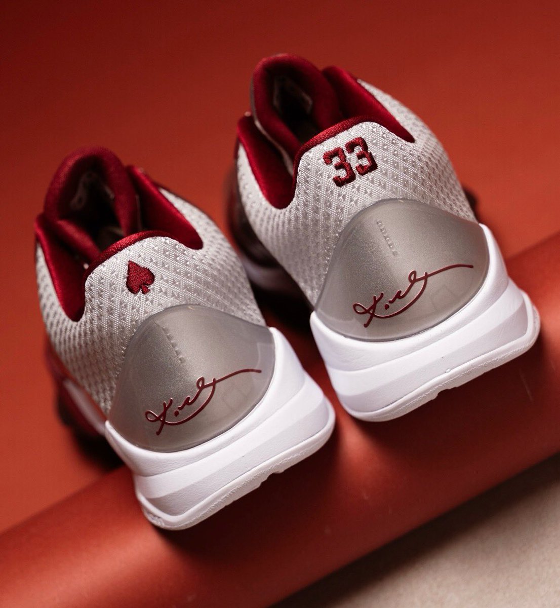 Nike Kobe 5 Protro “Lower Merion Aces Away”が現地時間3月23日より