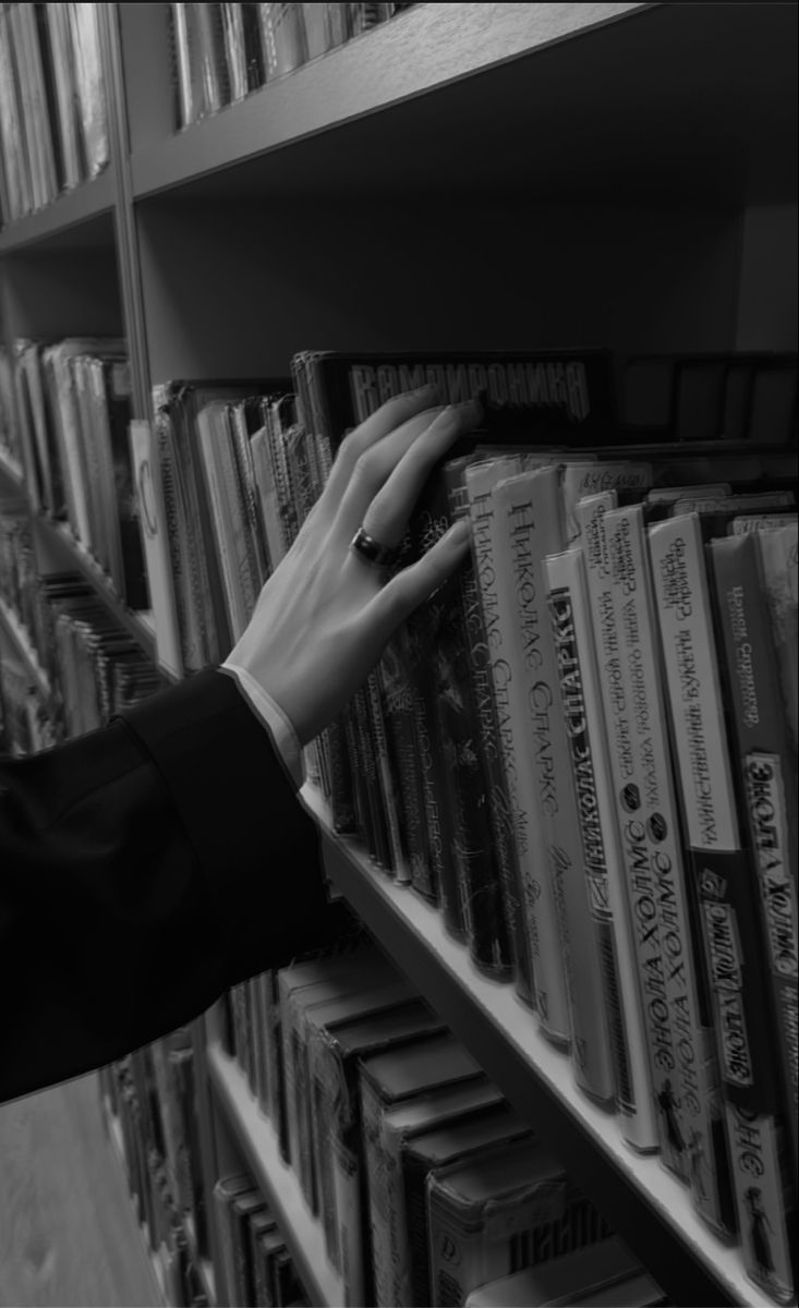 girl in burning red 💋 OR3 Y GA3 OUT AT MIDNIGHT tweet media