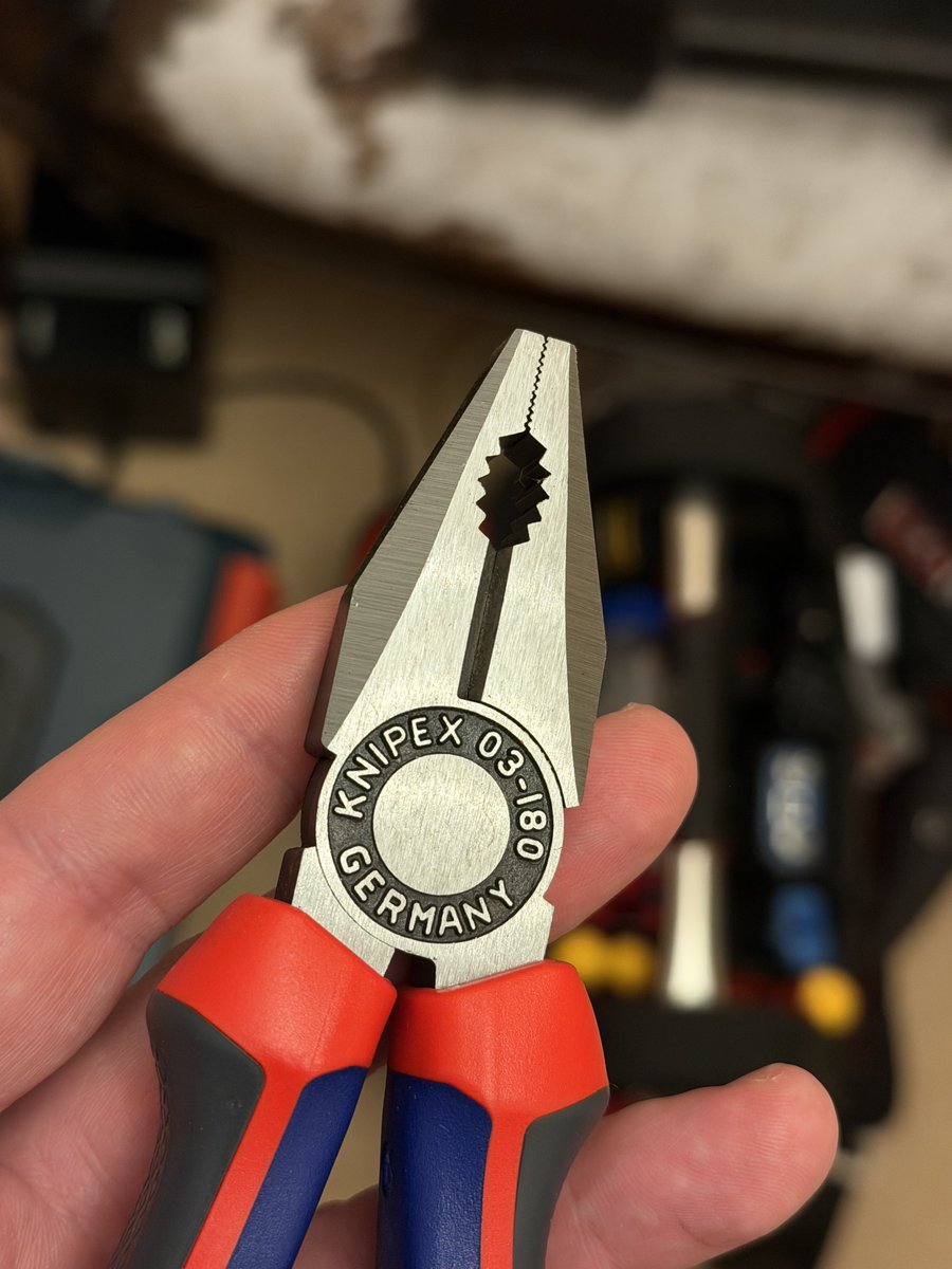 Мне нафиг не нужно было апгрейдить пассатижи. Но я не смог пройти мимо. Это ж произведение искусства!