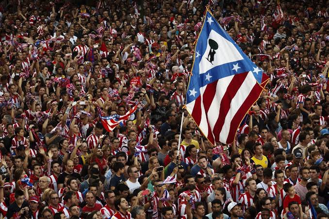javi1903atl's tweet photo. Fuimos 3.000 personas a cantar a un trozo de cemento en Valladolid, no espero menos que un Vicente Calderón entero tanto dentro como fuera de La Cartuja con o sin entrada https://t.co/34NOkbrqo1
