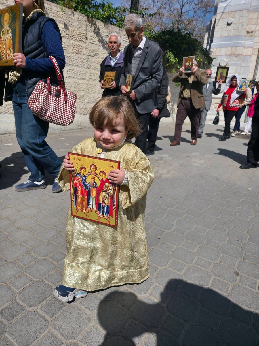 Después de que el 80% de su ciudad fuera destruida por misiles israelíes, los cristianos palestinos tratan de volver a la normalidad, siguen resistiendo, no van a dejar su tierra ni tendrían porque hacerlo.

Los cristianos de Oriente Medio son los más valientes. 🇵🇸☦️