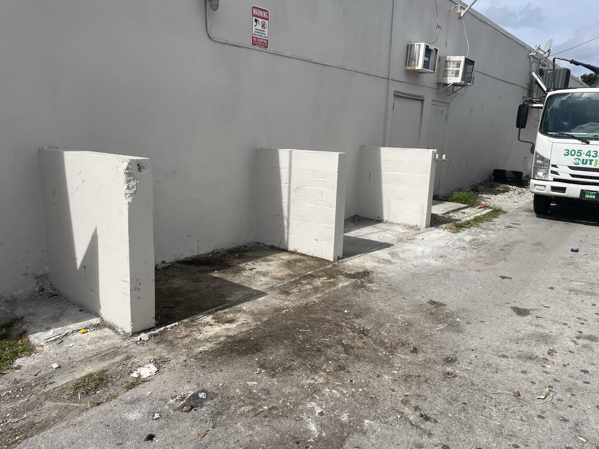 outjunk's tweet photo. Do you need garbage/debris removal? We are Out Junk and we provide affordable junk removal services in Miami Dade / Broward! 
☎️305-433-0470
https://t.co/eRnK2pmTSP

#junkremoval #garbageremoval #trashremoval #disposal #cleaning  #miami #northmiami #miamidade #broward https://t.co/G3UVy8D7oB