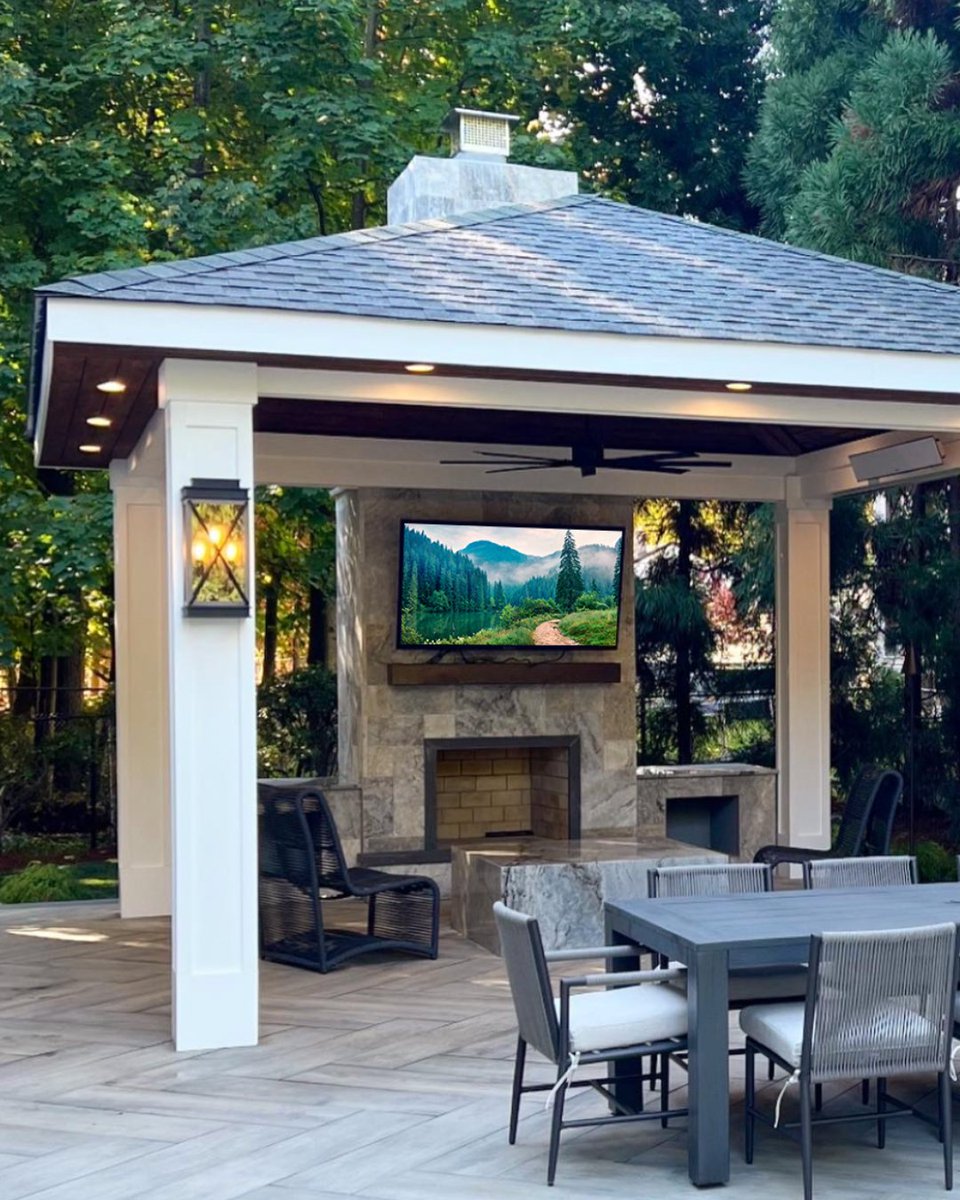 SunBriteTV tweet media