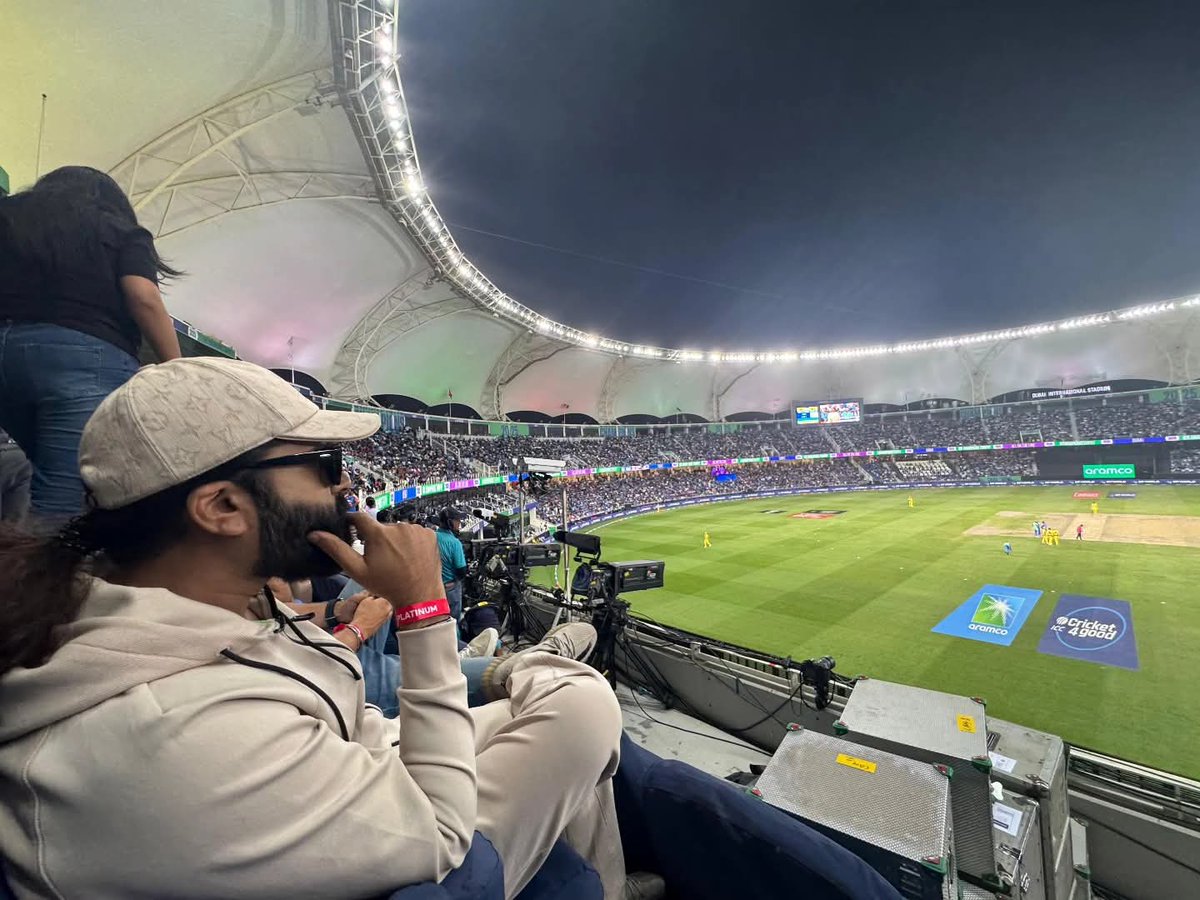 kayaldevaraj's tweet image. #Throwback 

Atman #SilambarasanTR watching #INDvsAUS match in #Dubai