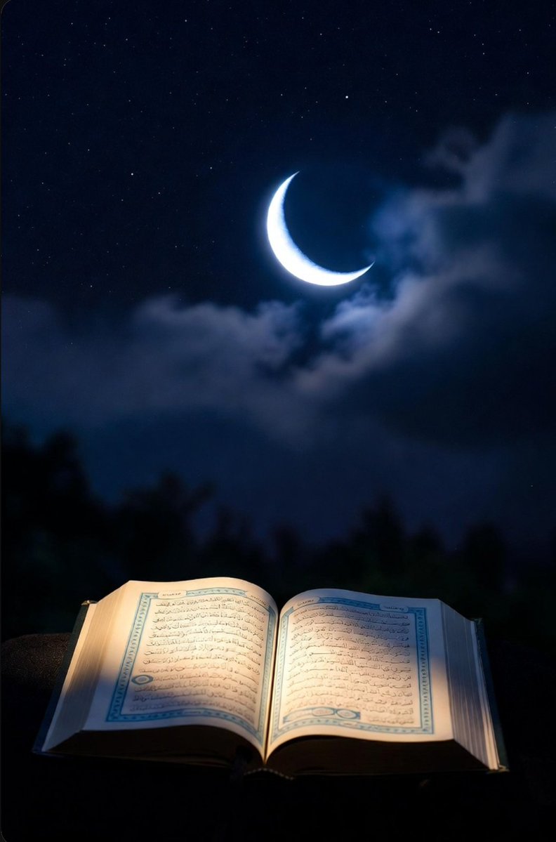 وَالَّذِينَ إِذَا فَعَلُوا فَاحِشَةً أَوْ ظَلَمُوا أَنفُسَهُمْ ذَكَرُوا اللَّهَ فَاسْتَغْفَرُوا لِذُنُوبِهِمْ وَمَن يَغْفِرُ الذُّنُوبَ إِلَّا اللَّهُ ﴾ [آل عمران: 135]في سكون هذه الليلة الرمضانية..
القلب يتذكر: الاستغفار باب الرحمة المفتوح دائمًا.
مهما مر اليوم بثقله، ارجع الآن