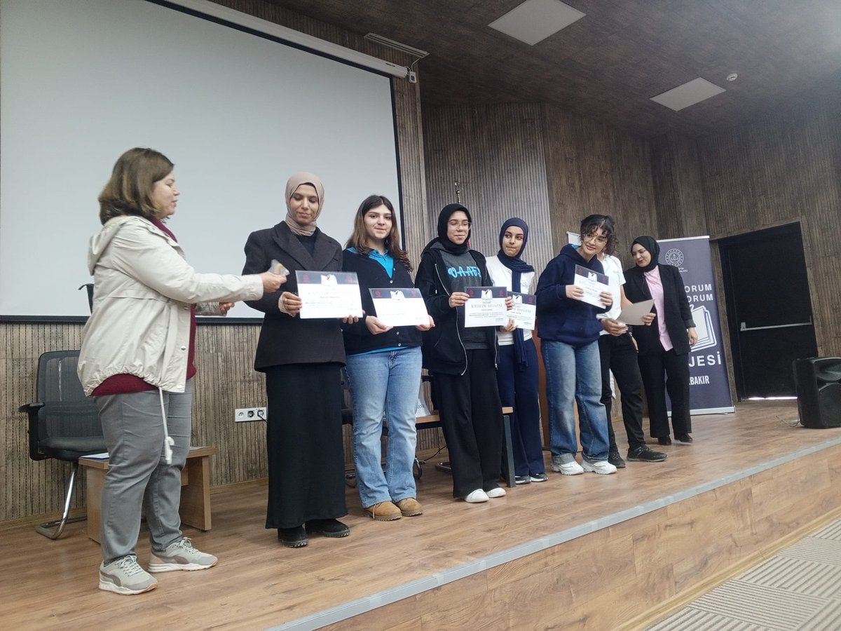 svaafl's tweet photo. Oku Yorum Yazı Yorum panel bildirisinde öğrencimiz Zeynep DENİZ, SATUK BUĞRA HAN DESTANI VE TÜRK TARİHİNDEKİ TARİHÎ VE KÜLTÜREL ÖNEMİ adlı bildiri ile il birincisi olmuştur. 👏
@vali_zorluoglu 
@dbakirvalilik 
@sadoglu_salih 
@Diyarbakirmem 
@ErnezDemir
@SurMilliEgitim https://t.co/5OfwWNaxbW