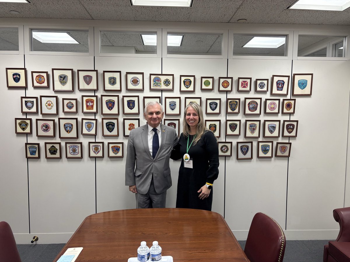 Mary Asselin tweet media